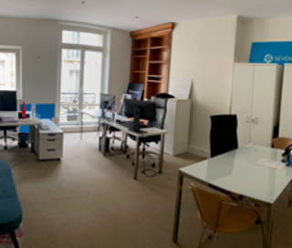 Bureau privé 28 m² 8 postes Coworking Rue Marbeuf Paris 75008 - photo 1